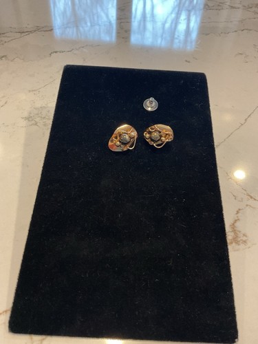 Pendientes perforados Ladda Bihler rellenos de oro 14k y plata - Imagen 1 de 4
