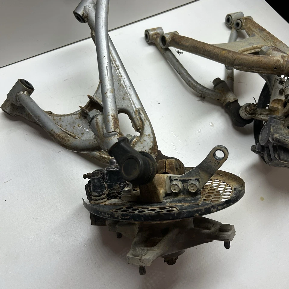 87 - 92 SUZUKI LT250R LT 250 R BRAZOS DELANTEROS A BUJES HUSILLOS ROTORES PINZA OEM Foto 2 de 4