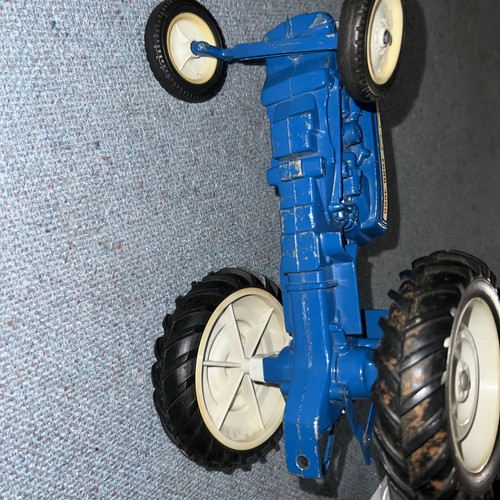 Vintage Ertl Company Ford 4000 Blue Farm Tractor Made In Iowa. Frnt Wheels Turn - Picture 11 of 11
