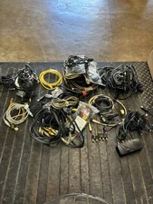 Huge Lot Of Hdmi Cables, Rca Cables, Tv Cables Computer Cords Etc￼