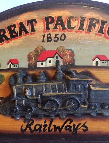 GREAT PACIFIC 1850 RAILWAYS KEY HOLDER/BOX-3d Locomotive - Picture 2 of 7