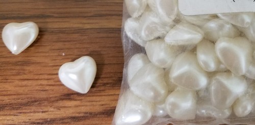 Pearl Two Hole Shapped Heart 12 pieces - Picture 1 of 2