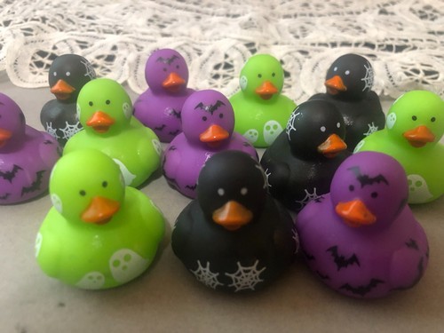 New 12 Lot RUBBER DUCKIES Ghost Spider Bats Party Celebration Size 1" x1" - Bild 3 von 4