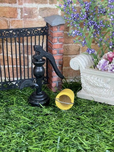 1:12th Dolls House Miniature Wooden Water Pump with Bucket NEW Old Fashioned - Picture 3 of 3