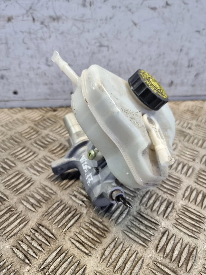 Cilindro maestro de freno Mercedes Benz C220 A2054300002 W205 AMG 2017 diésel Foto 4 de 4