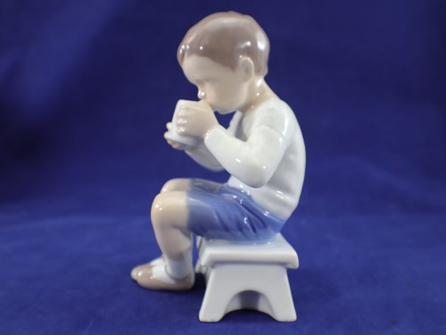 Bing & Grondahl B&G Porcelain Figurine VICTOR Boy Drinking 1713M Vintage - Picture 7 of 11