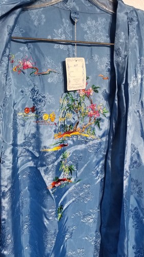 Vintage blau 100 % Seide handbestickt Bauernhof Szene Kimono Medium ☆ Neu ☆ Neu mit Etikett ☆ - Bild 5 von 13
