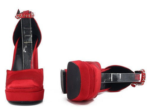 Rote Schuhe mit Riemen auf einem Plateau mit hohem Absatz - Bild 4 von 4