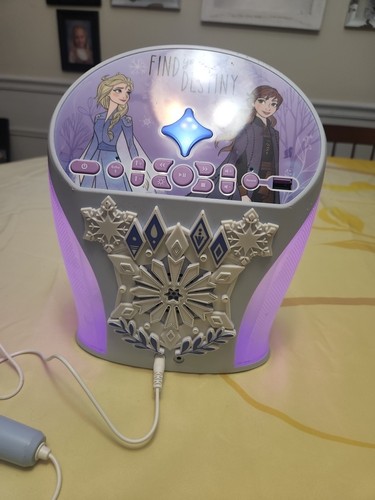 Disney Frozen II Karaoke With Snowflake Projector and Microphone - Bild 3 von 9