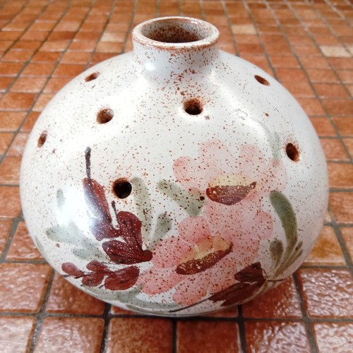 Vase pique fleurs signé Vallauris à motifs de fleurs Peintes - Picture 1 of 5