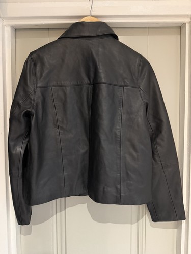 Neuwertiges schwarzes Lederjacke mit Taschen und Knöpfen aus Samt Größe M UK 12 - Bild 11 von 11