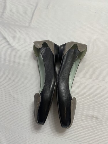 Everybody by BZ Moda Light Taupe Black Leather Low Heels Size 37.5 US 7.5 7 1/2 - Picture 6 of 8