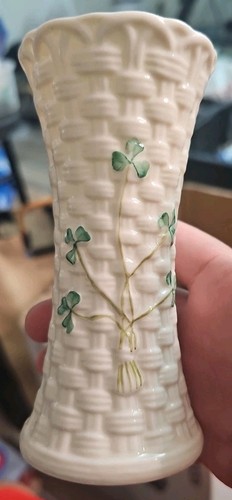 Vtg Belleek Basketweave Colleen Vase Shamrock Porcelain Ireland 5.5" - Picture 3 of 11