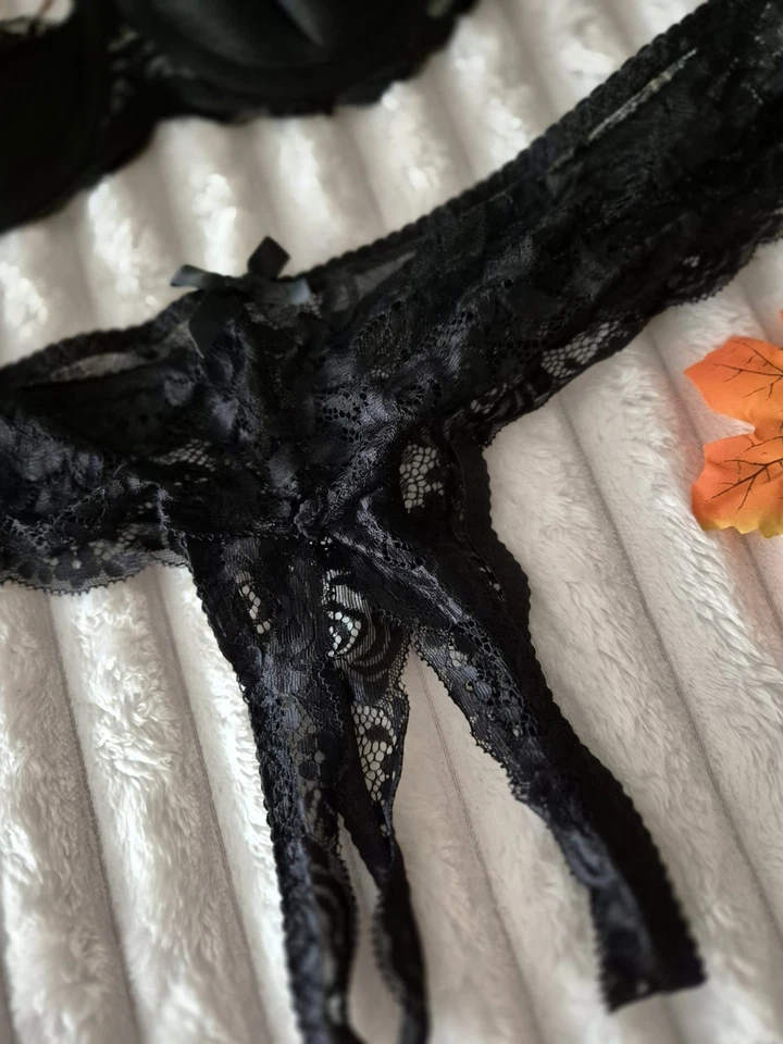 Elegantes schwarzes Spitzen-Lingerie-Set – BH(Heber)& Slip Ouvert L/XL - Bild 2 von 3