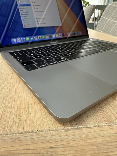 MINT CONDITION Apple MacBook Pro 13" 2018 Touch Bar 8GB Ram 256GB 2.3GHz Core i5 - Afbeelding 13 van 24