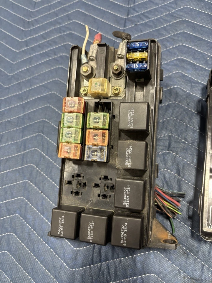 1995 Dodge Ram Fuse Box Junction block 95-97 1996 1500 2500 cummins truck - Image 3 of 4