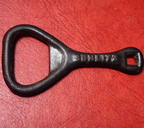 VINTAGE RARE CAST IRON SCHLITZ BEER BOTTLE OPENER 2-7/8" - Picture 2 of 2
