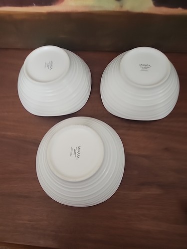 Mikasa Swirl quadratisch gebändert 3er Set Müslischalen 6 1/2" geprägt mit grauem Rand - Bild 8 von 12