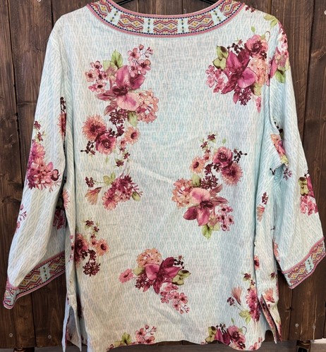 John Mark Plus Size 2X Ice Blue Floral Embroidered Beaded 3/4 Sleeve Tunic Top - Picture 11 of 11