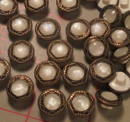 10 Vintage Cute Little Shank Buttons Pearlized White Engraved Metal Rim 1/2" - Picture 4 of 10