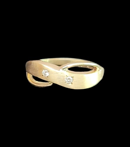 Banda infinita hecha a mano unisex de oro amarillo de 10 quilates con diamantes satinados y pulidos altos. - Imagen 1 de 8