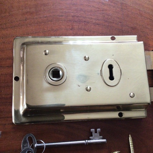 POLISHED BRASS Old vintage retro style door rim lock 2 Keys Restoration - Picture 5 of 8