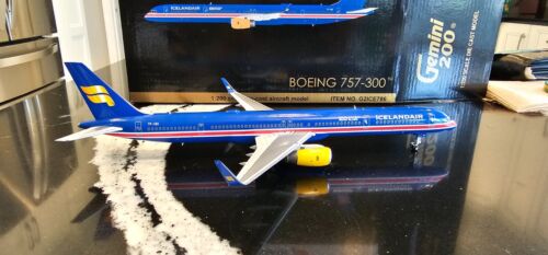 Gemini Jets Icelandair B 757-351WL 1:200 G2ICE786 100 años Independencia TF-ISX - Imagen 7 de 13