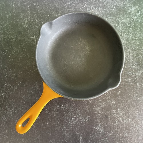 Yellow Le Creuset 20 Vintage Cast Iron Enamel Frying Pan & 24 Casserole Dish - Picture 7 of 17