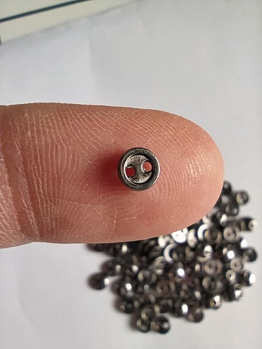 10x schwarze 4 mm Mini Metall runde Knöpfe Puppenkleidung Nähprojekte Basteln - Bild 2 von 3