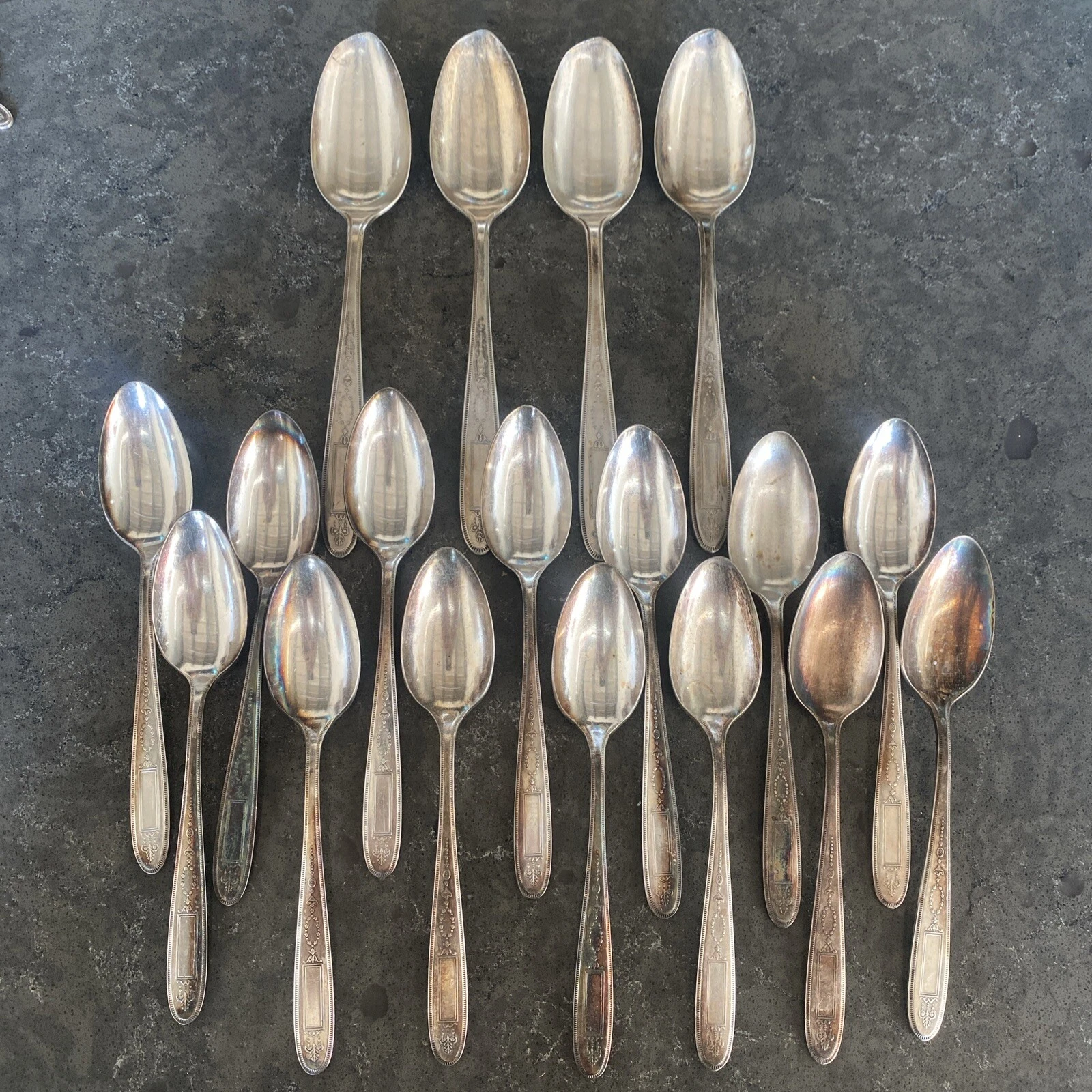 Oneida Community Silverplate 1921 GROSVENOR Pattern Set 18 Spoons Teaspoon Table