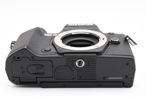 【Top Mint】Olympus OM-D E-M5 Mark III 20.4MP Body Mirrorless (SC 1,061 only) - Picture 10 of 12