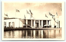 1939 NEW YORK WORLD'S FAIR BRITISH PAVILLION LAGOON NATIONS RPPC POSTCARD P1777