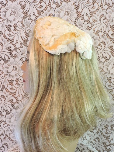 Vintage Ladies Union Made White & Gold Silk Floral Hugger Hat - Picture 2 of 7