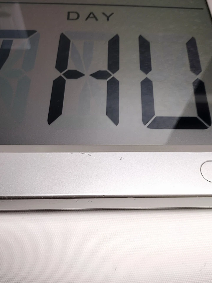 La Crosse Jumbo Digit Atomic Wall Clock 515-1316 - Rare, Retired, 19.5" x 15.5" - Image 4 of 4