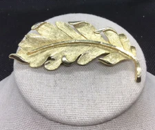 Vintage Gold Tone Costume Large Leaf Pin Z438