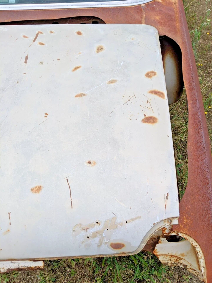 1961 OLDSMOBILE STARFIRE 98 DYNAMIC 88 SUPER 88 TAMPA DO PORTA-MALAS FABRICANTE DE EQUIPAMENTO ORIGINAL 4842199 4842200 - Imagem 2 de 4