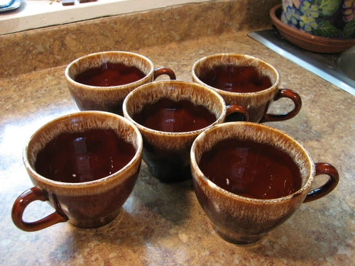 Brown Drip Hull USA 5 Cups Coffee Tea Beautiful set lot