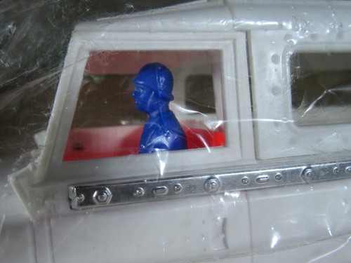 A307 Vintage 1970 Karpan Plastique Espagne Land Rover 109 Ambulance L 23.2 cm - Picture 2 of 15