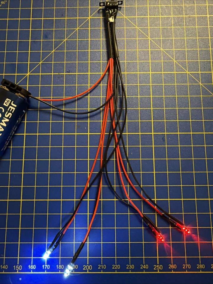 LED Beleuchtung für 1:24 / 1:25 Modellbau Front (3mm) und Rücklicht (3mm)