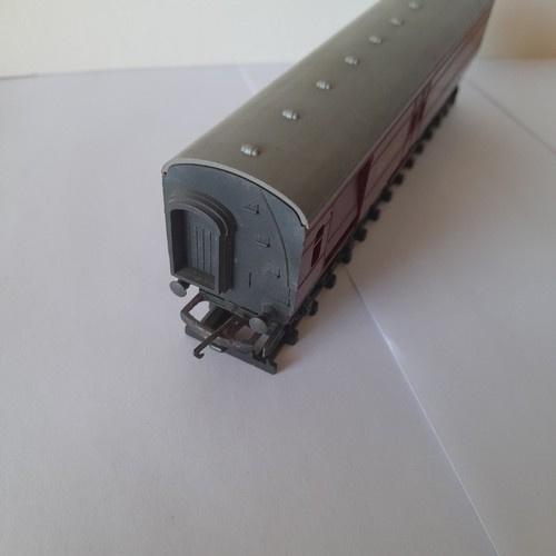 Royal Mail Coach M30224 OO Gauge R.23 Tri-angWith Working Posts Collection Doors - Picture 14 of 17