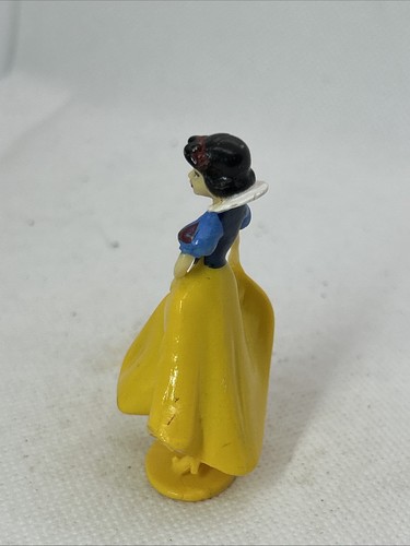Snow White 2.25" PVC Action Figure Disney Cake Topper Mini Figure Yellow Base - Picture 2 of 4