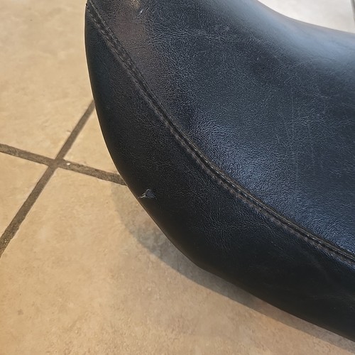 Genuine 2005 Harley Dyna Glide? Driver / Rider Seat (Please Read) - Picture 12 of 24