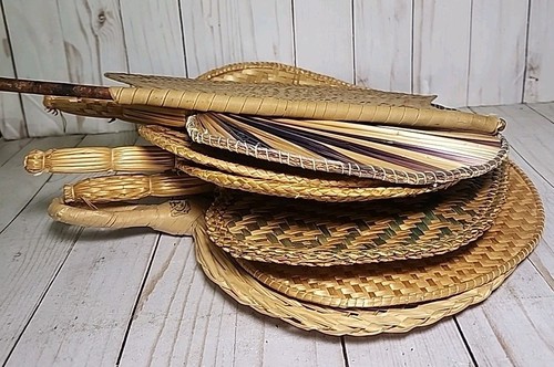 VTG 7 Lot Handwoven Straw Wooden Ratton Handheld Fans Natural Leaf Heart + Color - Picture 24 of 24
