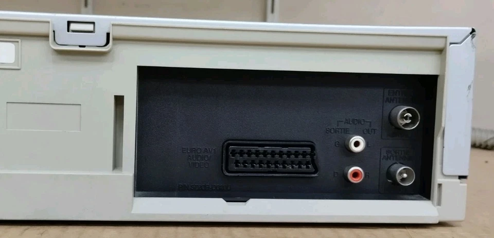 JVC HR-V500 VIDEOREGISTRATORE VHS 6 TESTINE STEREO CON TELECOMANDO  - Immagine 4 di 4