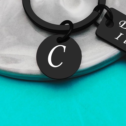 Xiahuyu Drive Llavero Seguro para Ella 26 Letras Regalos Negro-c  - Imagen 6 de 7