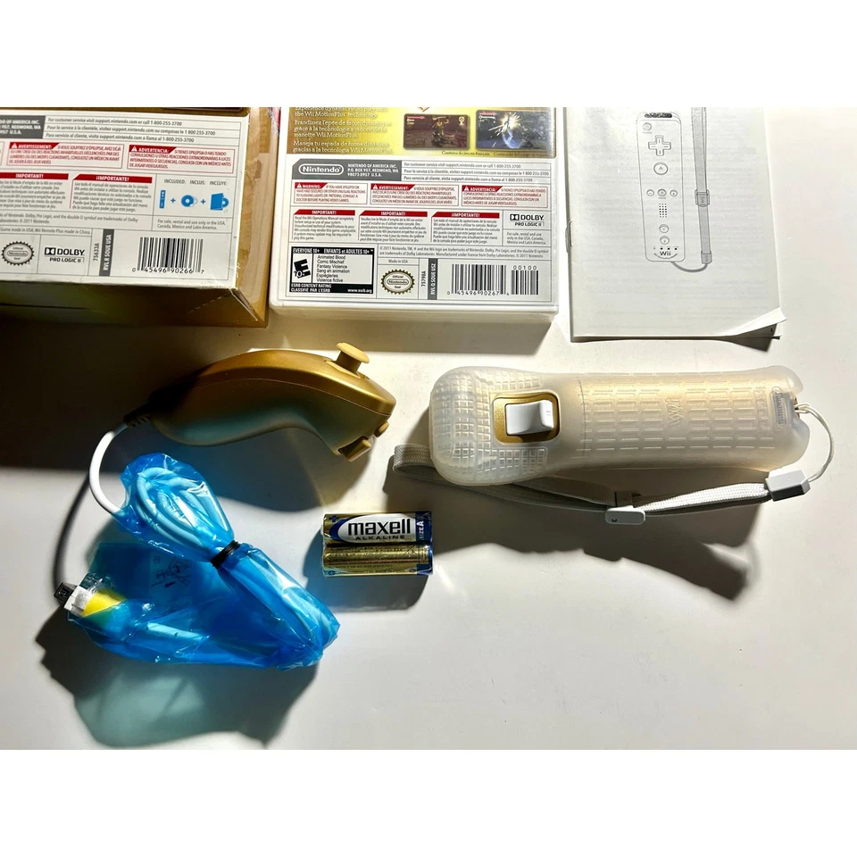 Legend of Zelda Skyward Sword Limited Edition w/Gold Remote and Nunchuck(Wii)NEW - Image 3 of 4