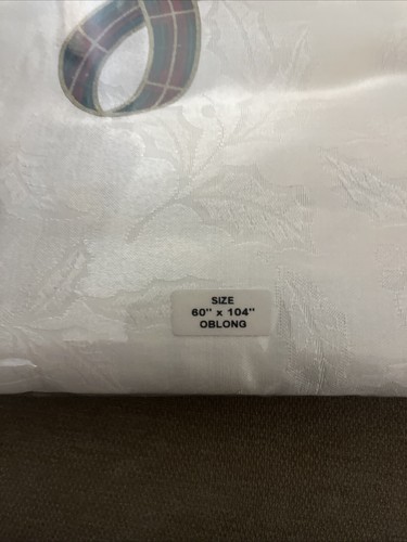 Lenox CHRISTMAS Holiday Nouveau 60”x 104”OBLONG Rectangle TABLECLOTH -HOLLY ~NEW - Picture 7 of 9