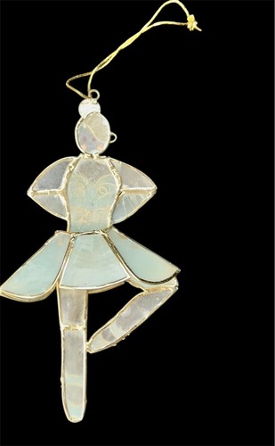Bailarina de alambre tono dorado Capiz Shell adorno de Navidad Suncatcher - Imagen 2 de 3