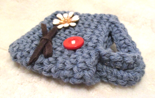 Vintage~Knitted~Crocheted~Blue Brooch~Purse Shaped~2.75" x 2.25"~Handcrafted - Picture 4 of 6