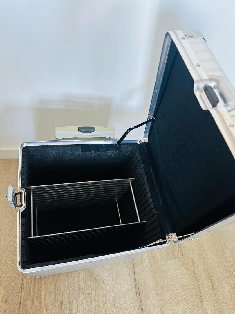 Rimowa Pilot Trolley Suit Case Topaz IBM Limited Edition 40L Rimowa Pilot Trolley Suit Case Topaz IBM Limited Edition 40L